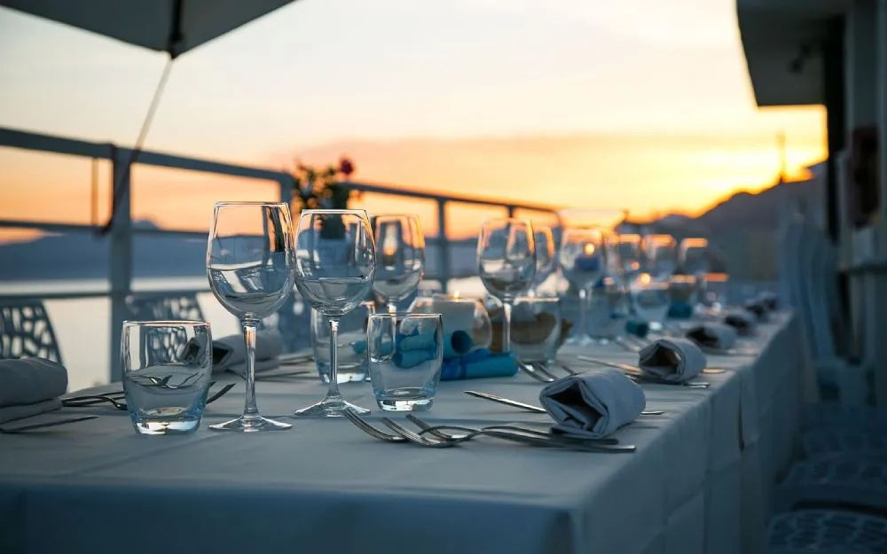 Local Amenities - Restaurants & Bars